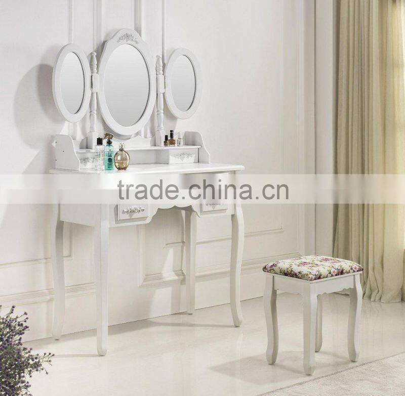 Bedroom Dressing Table with 3 movable mirrors /Schminktisch mit Hocker