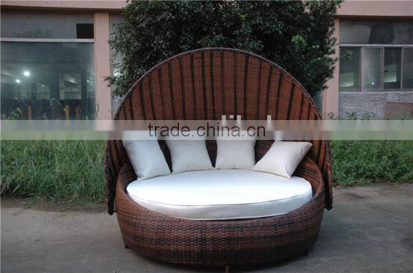 Outdoor rattan egg bed