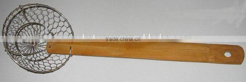 Hot sale stainless steel/zink plated metal noodle skimmer with bamboo handle