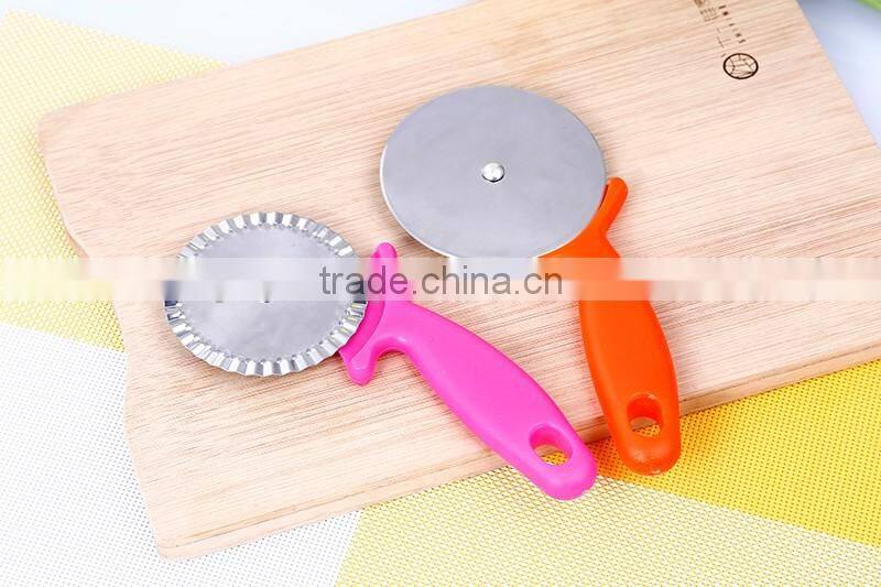 Hot pink PP Handle Bakeware Pizza Cutter
