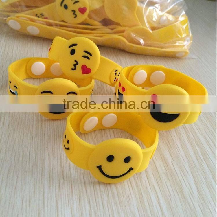 Promotional top quality emoji silicon bracelet HC008