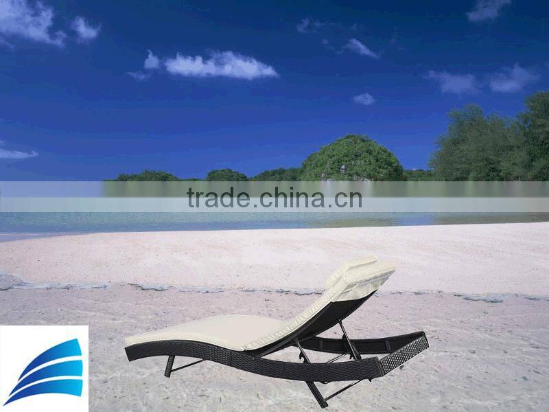 Outdoor lounge adjustable recliner rattan Beach Chair with cushions