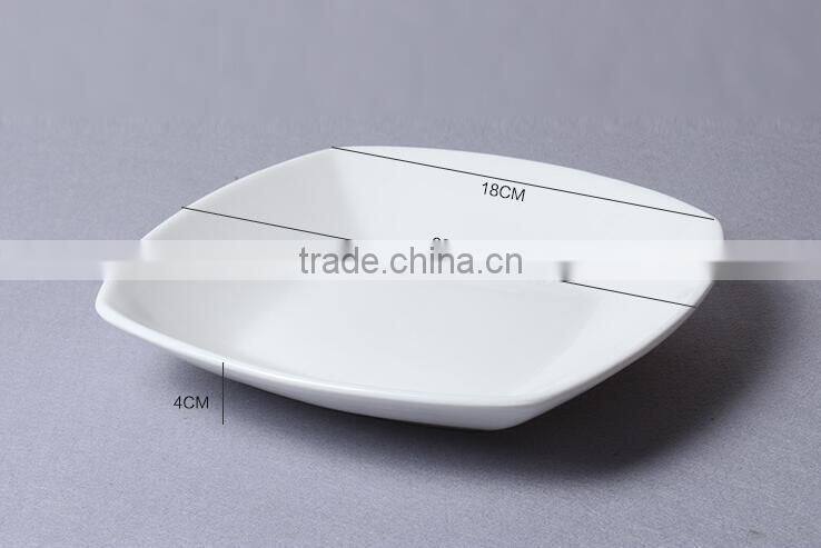Customized white ceramic kitchen plates and bowls set
