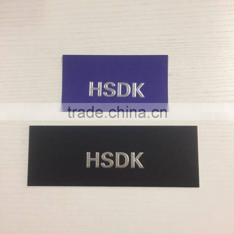 2017 Customized logo hot stamping paper hang tags with embossed technology