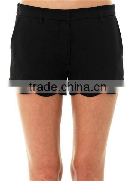 Wholesale Black Scalloped Hem Crepe For Ladies Shorts