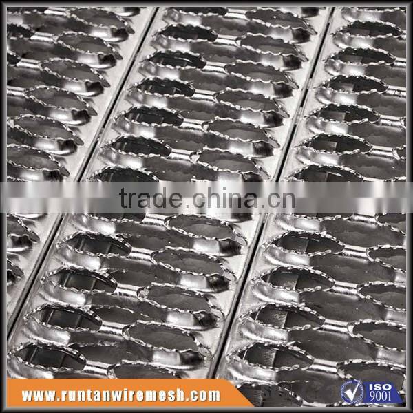Hot dipped galvanized high quality perforated grip strut grating for Workway Platform and Vehicle Steps