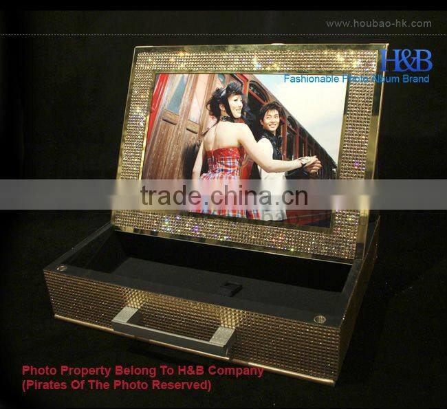 Elegant white large album suitcase