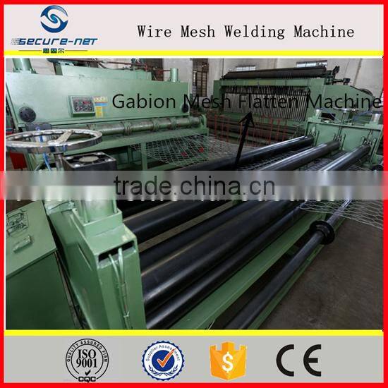 Hexagonal woven wire mesh machine
