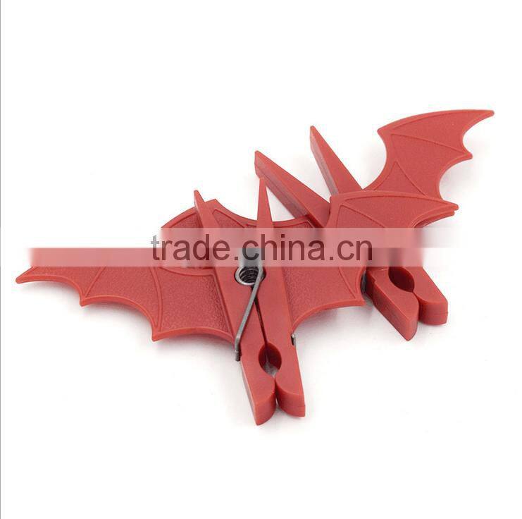 Creative Black/Red Batman Shape Plastic Spring Clothes Pegs Household Pants Receiving Clothes Clips Bat Pegs For Wholesale