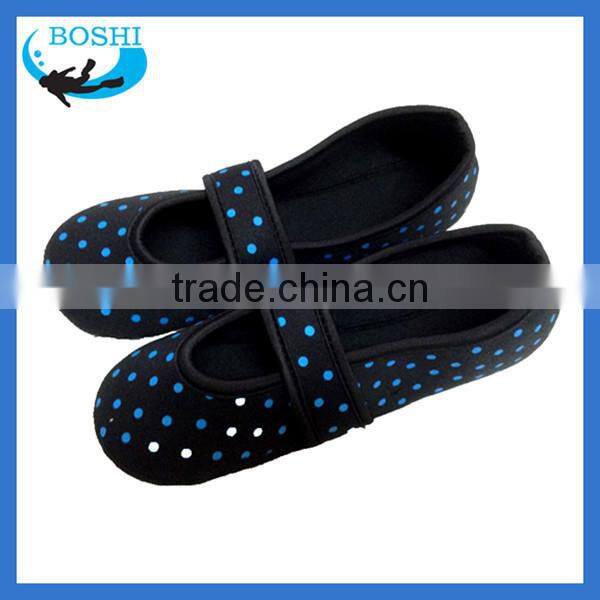 top quality nice design neoprene socks shoes in China