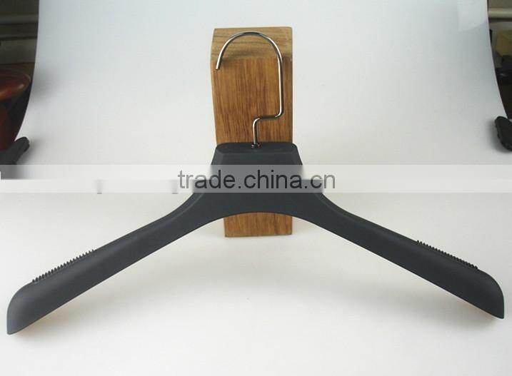 IMY-529 black jacket rubber hangers for wholesale