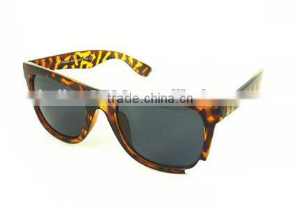 China OEM New Fashion Spectacles Plain Simple Spectacle with Color Film