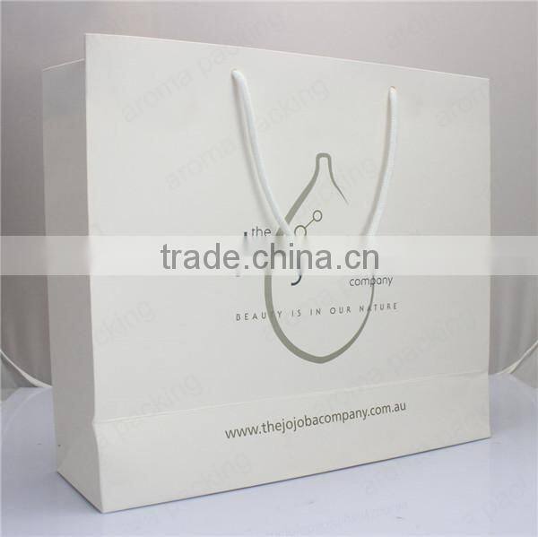 Wholesale Eco-friendly luxury black paper handbag of new design for gift