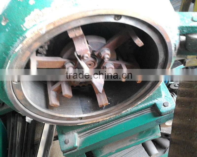 Electric corn grinder for chicken feed