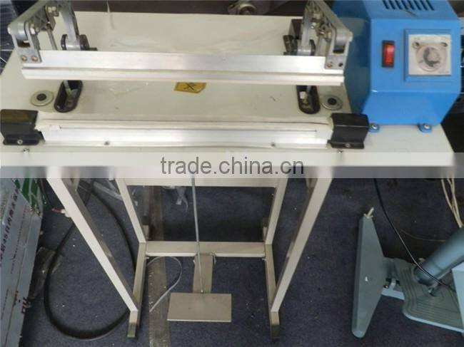 Heat cutting capper and sealing machine for plastic bags