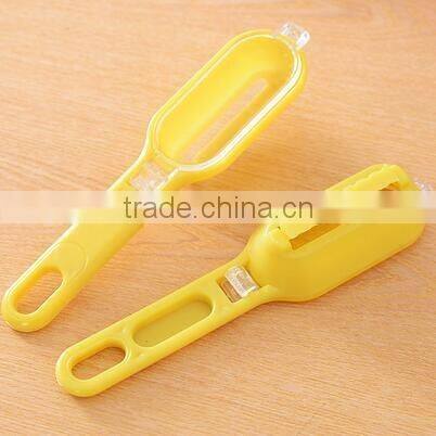 stocked plastic fish scale scraper fish scale remover with cover
