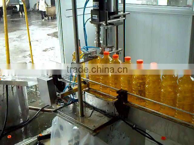 Pizza sauce bottle pressing cap machine