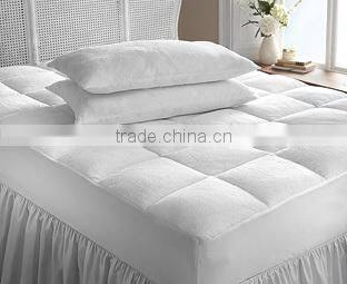Fashionable goose feather mattress topper