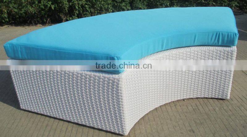 Rattan Modern Garden Furniture Round Sectional Sun Bed