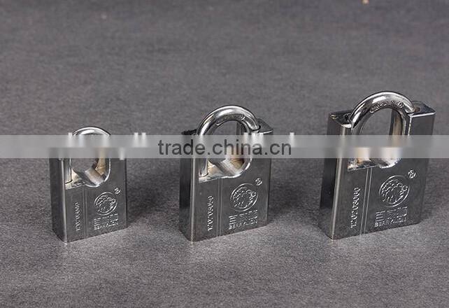 Good design half raised shoulder padlock with 4 keys