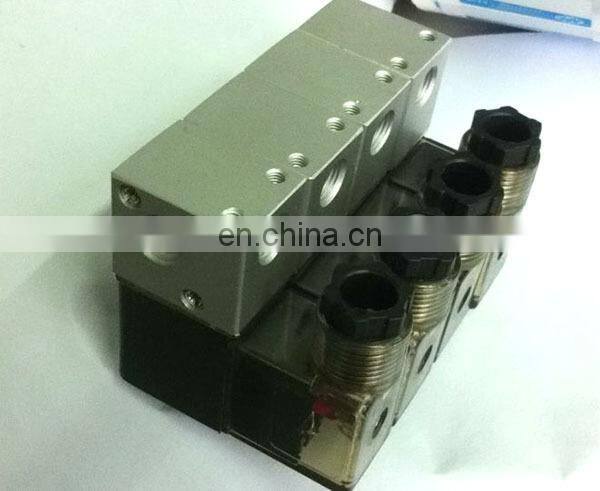 4pcs with a manifold 3 way Pneumatic Aluminium solenoid valve 3V1-06 1/8" BSP AC220V micro direct acting gas electric valve