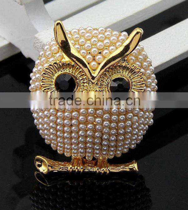 wholsale fashion silver gold crystal rhinestone diamond pearl new design for wedding invitation men wedding brooch