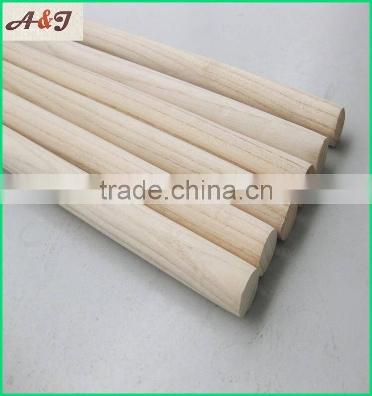 smooth natural natural wooden broom sticks with low price
