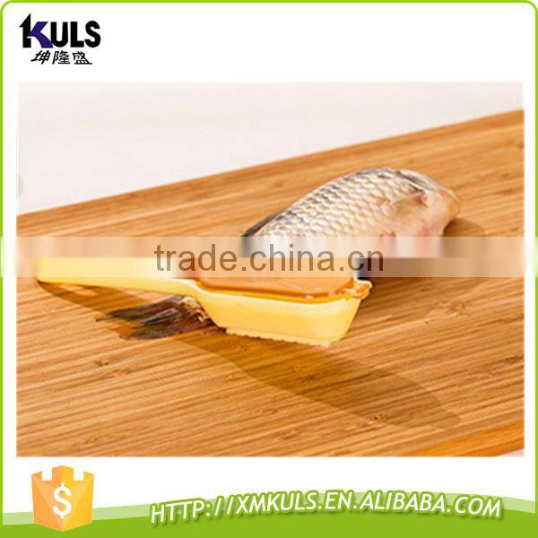 Creative kitchen supplies plastic scraping scales knife