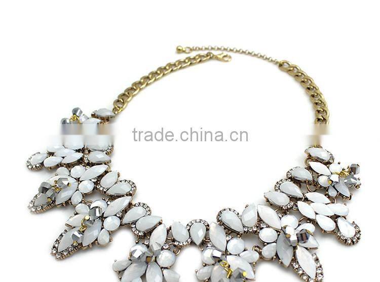2016 Latest design flower shape elegant Natural bead stone necklace jewelry fashion ladies necklace