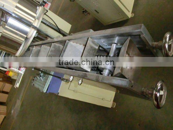 Small vertical peanut packing machinery/beans packing machinery/cashew nuts packing machinery