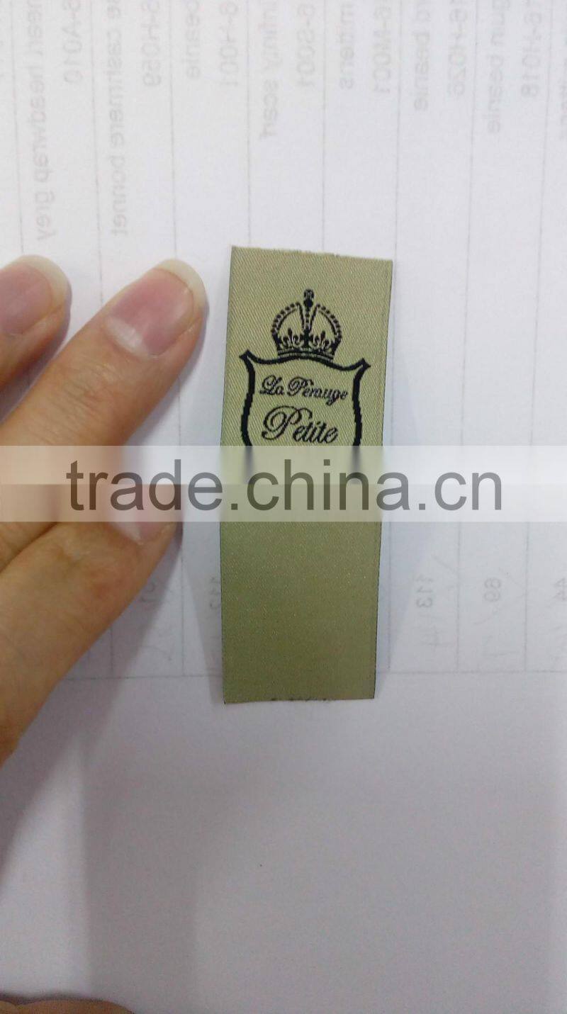 Customized high density damask woven labels for garments