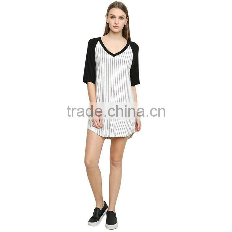 Girl's v neck long vertical stripe black and white long t-shirt vertical stripe