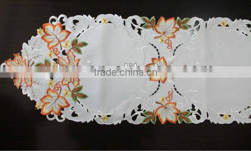 2014 new design embroidery table runner