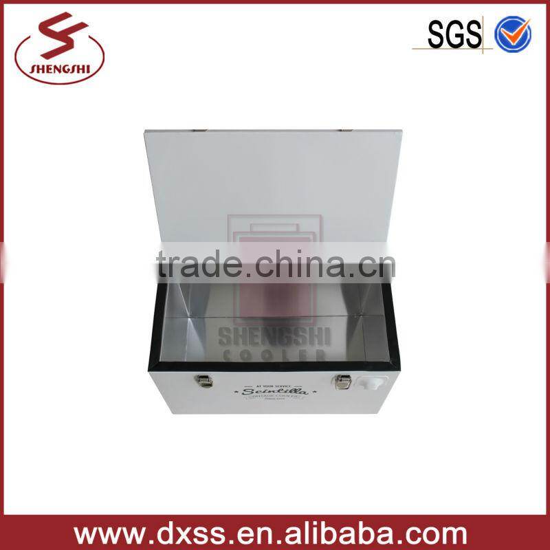 Industrial promotional wine tray with locks for beverage