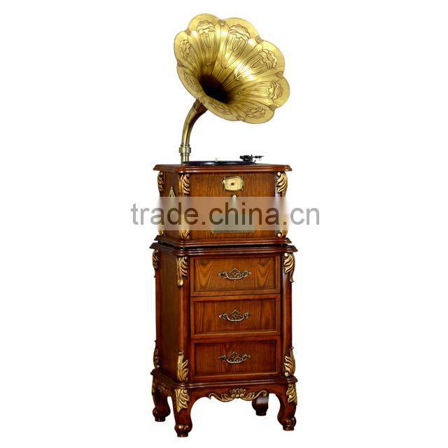 The phonograph Vinyl machine The old European archaize great horn speaker LP record player