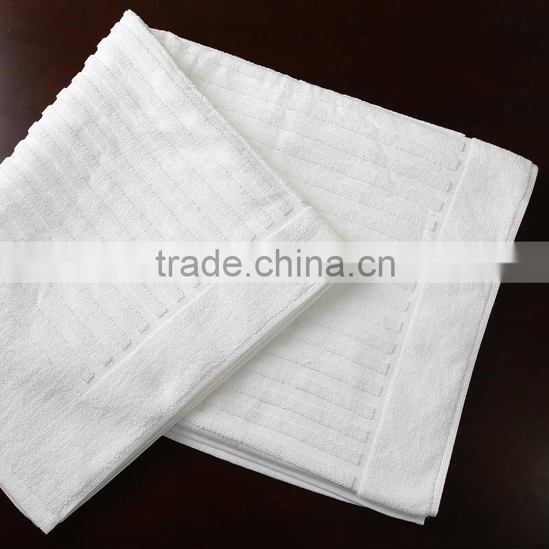 white hotel towel / hotel towel bath mat