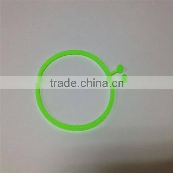 Eco-friendly cheapest silicone bracelets ,cool and cute silicone wristbands,hot selling gifts