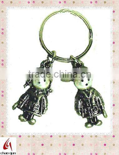 2013 crafts metal boy big hug keychain