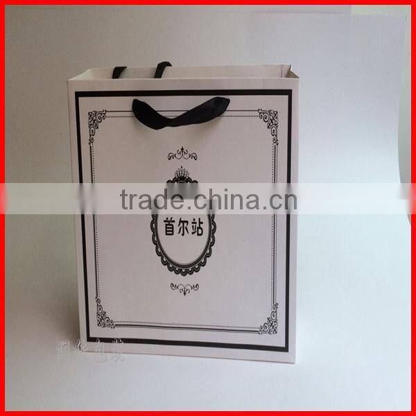 Luxury Clothing White Paper Gift Bags With Handles
