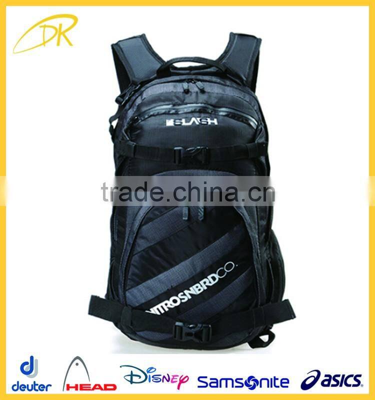 2016 Fshion Black Skateboard Backpack for Snow Skiing