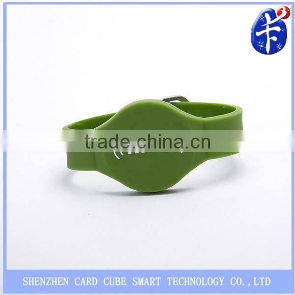 Professional manufacturer of plastic RFID wristband