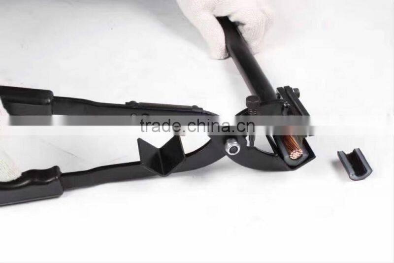 Light weight manual insulation cable layer stripper