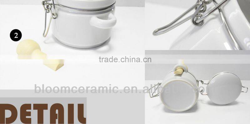 Porcelain seal pot with scoop