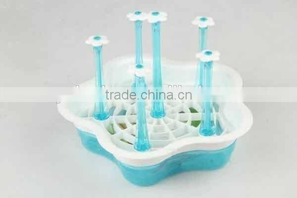 Flower shaped plastic cup holder