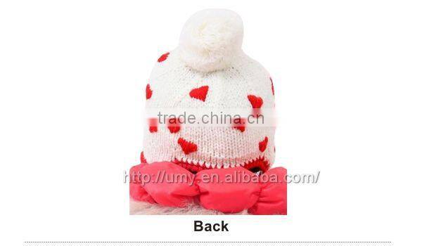 Girl knitting hat scarf set