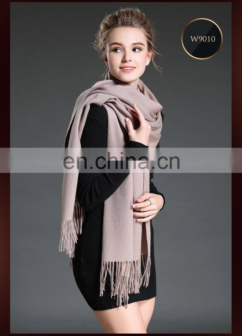 The new wool scarf with tassel mei red