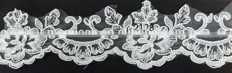 2015 beautiful white chantilly lace from china