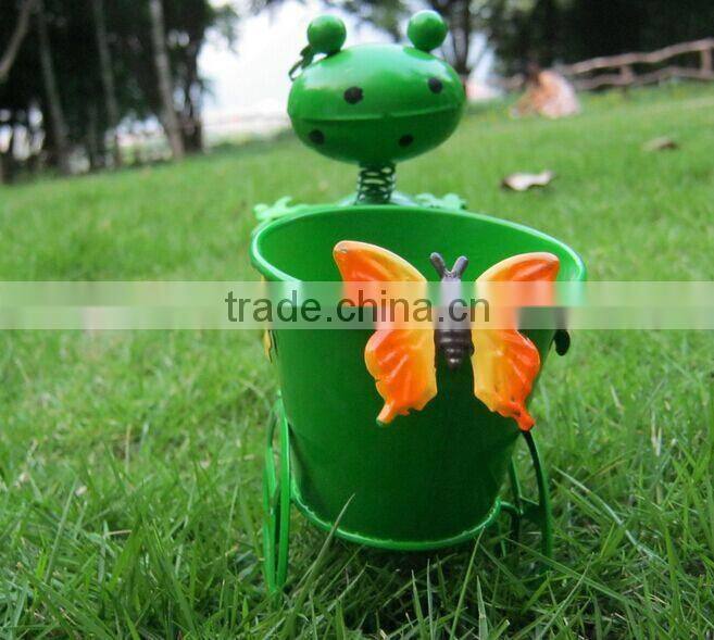 garden decoration frog painted metal frog pot metal frog frog pot outdoor garden frog decor frog with bike pot flower pot