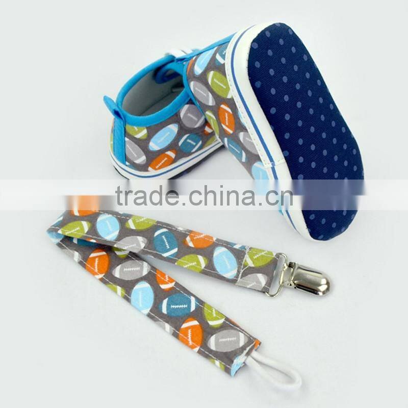 Fashion Rugby Pattern High Quality Newborn Crib Shoes Baby Shoes Matching Pacifier Clip