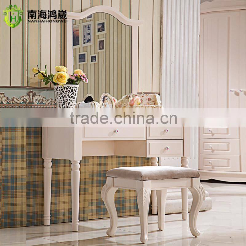 Stock Ivory White Vintage Style Modern Wooden MDF Double Bed